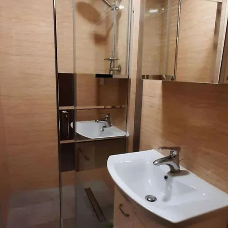 Urokliwy Blisko Jeziora Zarnowieckiego,