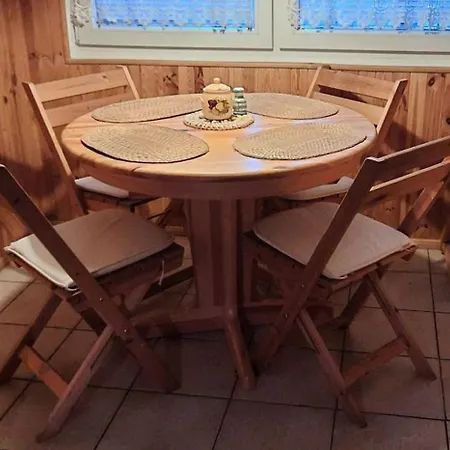 Feriehus Urokliwy Blisko Jeziora Zarnowieckiego, Nadole (Pomerania)