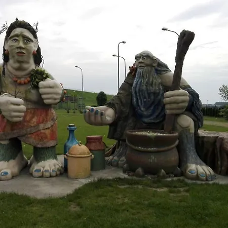 Urokliwy Blisko Jeziora Zarnowieckiego, * Nadole (Pomerania)