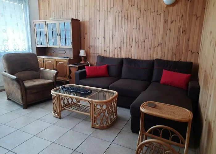 Urokliwy Blisko Jeziora Zarnowieckiego, Prázdninový dům